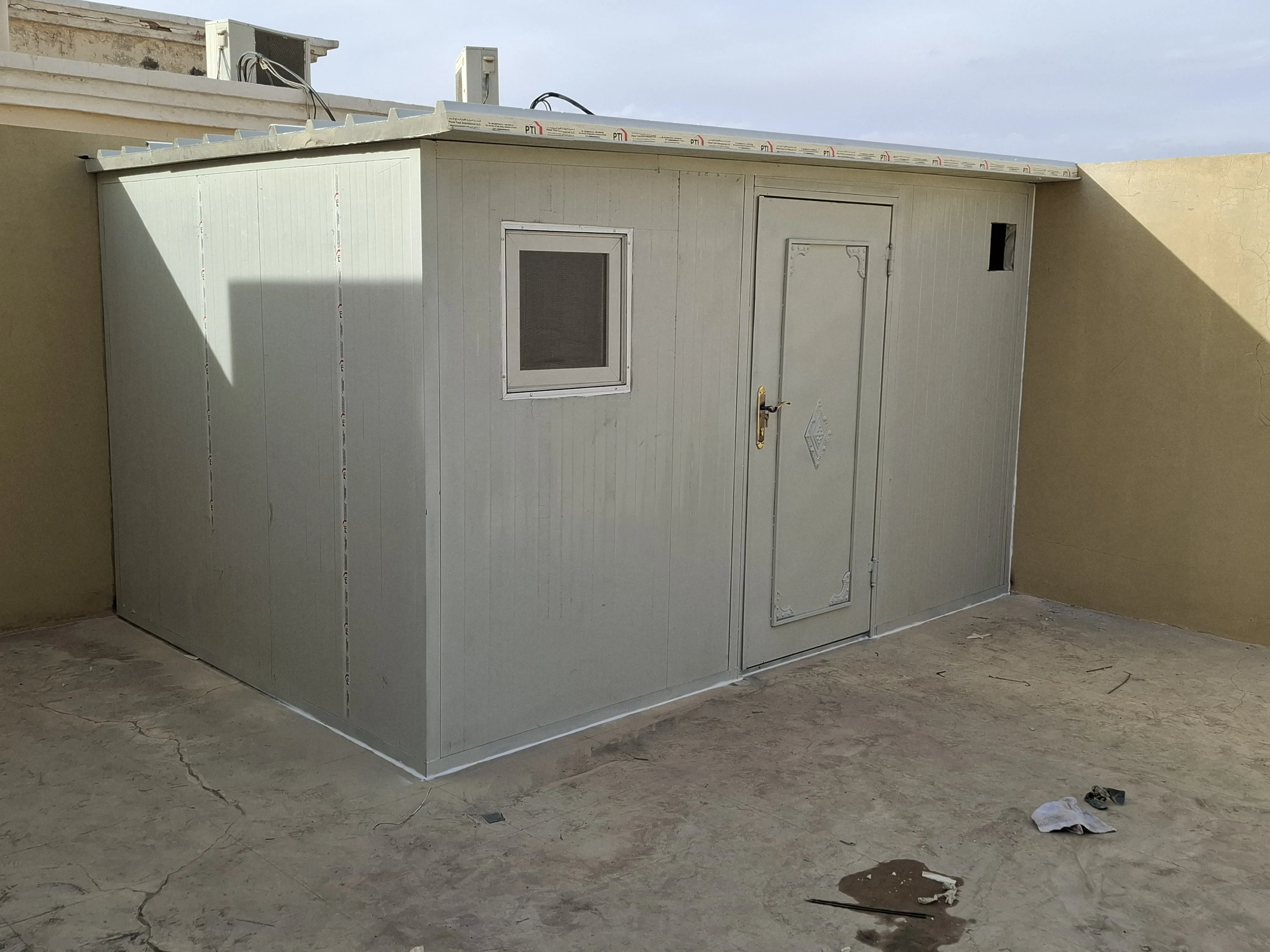 مظلات سندويش بانل